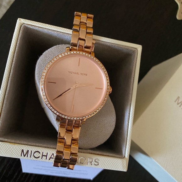 ✨Authentic-Michael Kors ✨woman’s BRAND NEW watch - Picture 3 of 5